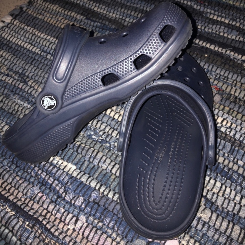 Navy blue crocs.